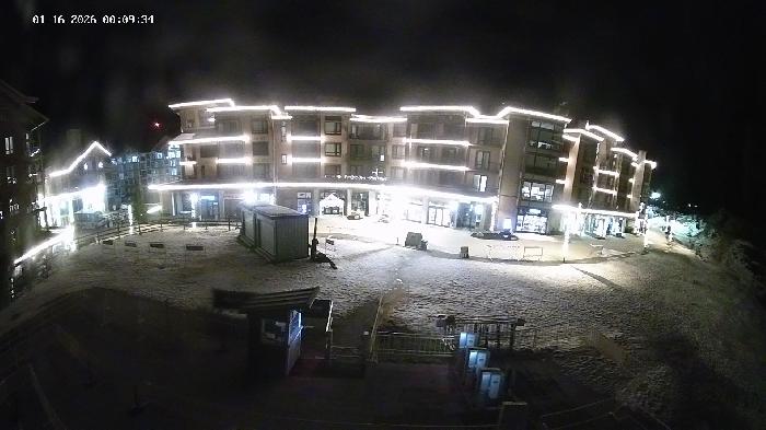 Revelstoke Mountain Resort -  RMR Village Webcam